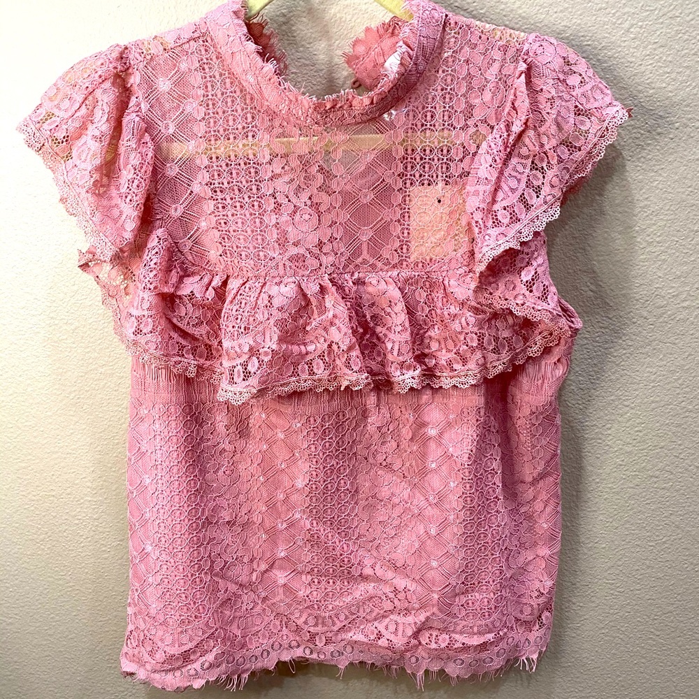 NWT VICI lace top. Short sleeve. Size M.